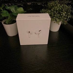 1:1 -Apple AirPods Pro with MagSafe Wireless Charging Case - White New